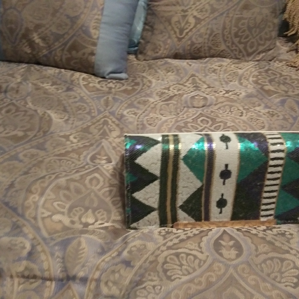 Purses - Picture 4 of 7